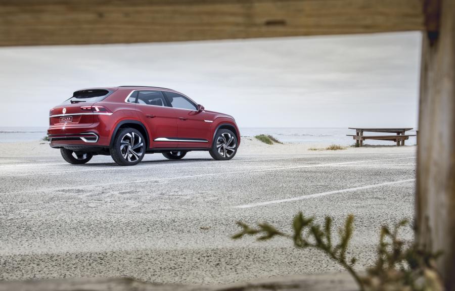  Volkswagen Atlas Cross Sport Concept 2018 года  (фото 22 из 30)